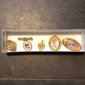 BUNDLE OF VINTAGE AVON PINS